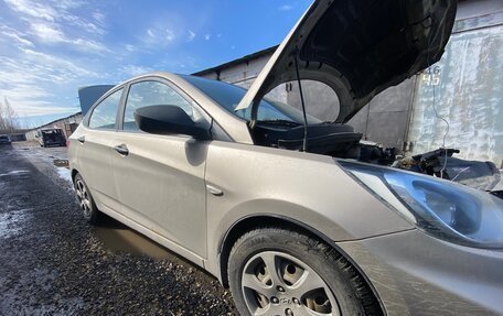 Hyundai Solaris II рестайлинг, 2012 год, 530 000 рублей, 2 фотография