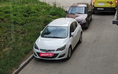 Opel Astra J, 2013 год, 900 000 рублей, 5 фотография