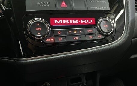 Mitsubishi Outlander III рестайлинг 3, 2018 год, 2 310 000 рублей, 13 фотография