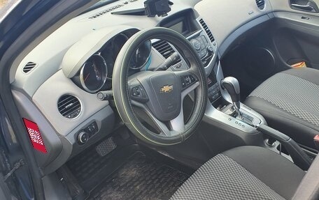 Chevrolet Cruze II, 2010 год, 900 000 рублей, 11 фотография