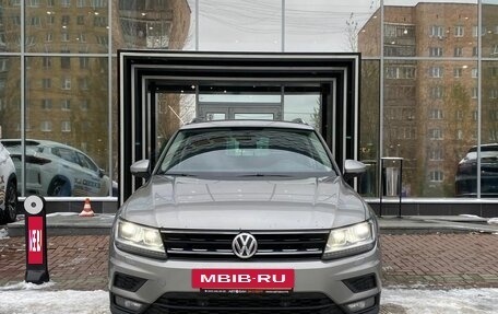 Volkswagen Tiguan II, 2018 год, 2 369 000 рублей, 2 фотография