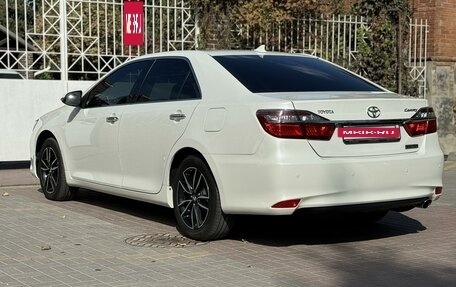 Toyota Camry, 2017 год, 2 880 000 рублей, 10 фотография