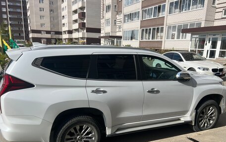 Mitsubishi Pajero Sport III рестайлинг, 2020 год, 4 290 000 рублей, 3 фотография