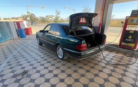 Mercedes-Benz E-Класс, 1995 год, 395 000 рублей, 9 фотография