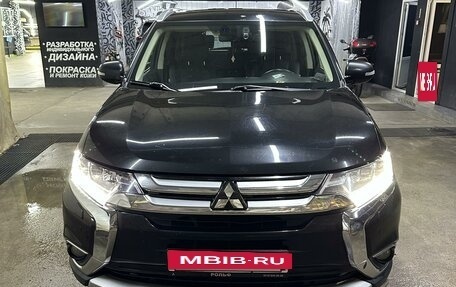 Mitsubishi Outlander III рестайлинг 3, 2016 год, 2 600 000 рублей, 2 фотография