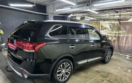 Mitsubishi Outlander III рестайлинг 3, 2016 год, 2 600 000 рублей, 12 фотография