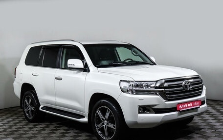 Toyota Land Cruiser 200, 2015 год, 5 597 000 рублей, 3 фотография