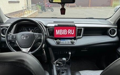 Toyota RAV4, 2018 год, 2 900 000 рублей, 17 фотография