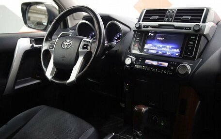 Toyota Land Cruiser Prado 150 рестайлинг 2, 2014 год, 3 590 000 рублей, 14 фотография