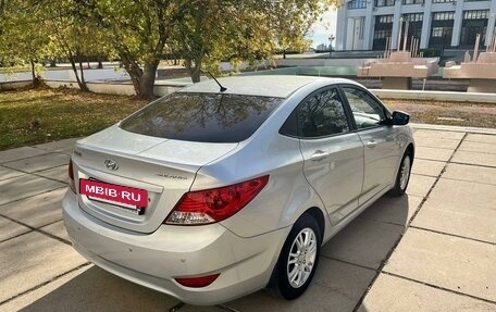 Hyundai Solaris II рестайлинг, 2011 год, 720 000 рублей, 4 фотография