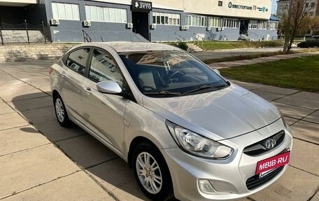 Hyundai Solaris II рестайлинг, 2011 год, 720 000 рублей, 2 фотография