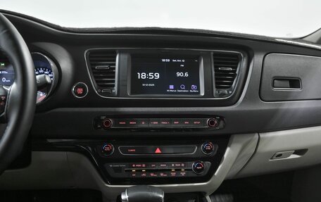 KIA Carnival III, 2018 год, 3 170 000 рублей, 10 фотография