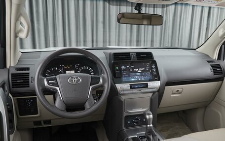 Toyota Land Cruiser Prado 150 рестайлинг 2, 2022 год, 7 599 000 рублей, 6 фотография