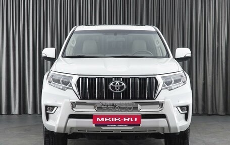 Toyota Land Cruiser Prado 150 рестайлинг 2, 2022 год, 7 599 000 рублей, 3 фотография