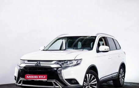 Mitsubishi Outlander III рестайлинг 3, 2018 год, 2 300 000 рублей, 1 фотография