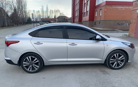 Hyundai Solaris II рестайлинг, 2021 год, 1 750 000 рублей, 8 фотография