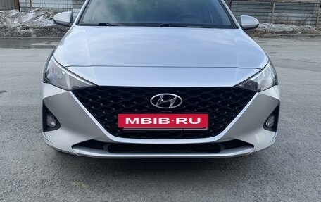 Hyundai Solaris II рестайлинг, 2021 год, 1 750 000 рублей, 2 фотография