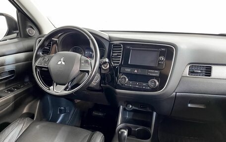 Mitsubishi Outlander III рестайлинг 3, 2015 год, 1 999 000 рублей, 13 фотография