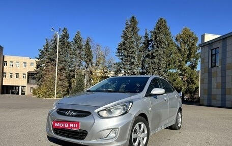 Hyundai Solaris II рестайлинг, 2012 год, 800 000 рублей, 1 фотография