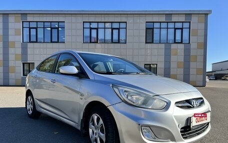 Hyundai Solaris II рестайлинг, 2012 год, 800 000 рублей, 3 фотография