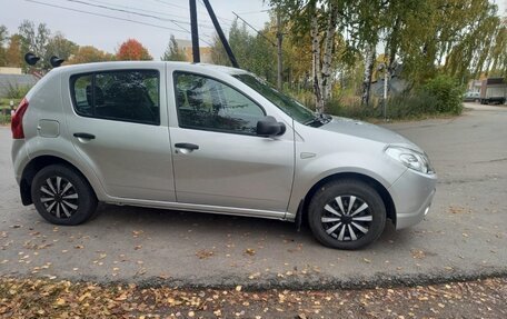 Renault Sandero I, 2014 год, 677 000 рублей, 2 фотография