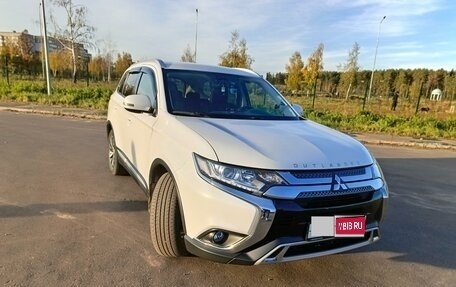 Mitsubishi Outlander III рестайлинг 3, 2019 год, 2 360 000 рублей, 1 фотография