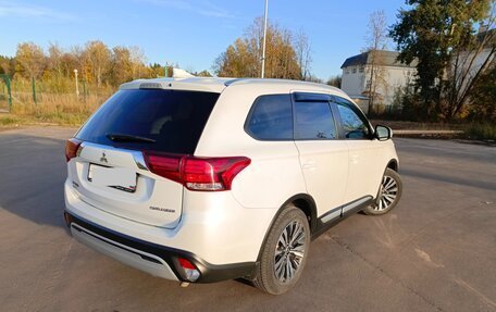 Mitsubishi Outlander III рестайлинг 3, 2019 год, 2 360 000 рублей, 4 фотография