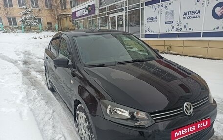 Volkswagen Polo VI (EU Market), 2011 год, 850 000 рублей, 2 фотография