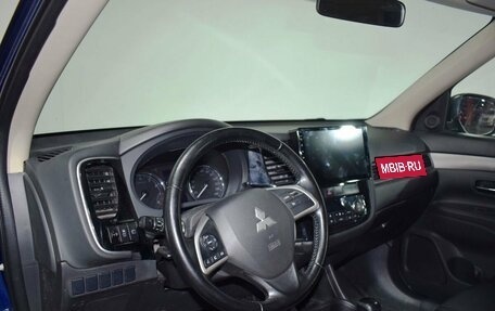 Mitsubishi Outlander III рестайлинг 3, 2014 год, 1 747 000 рублей, 14 фотография