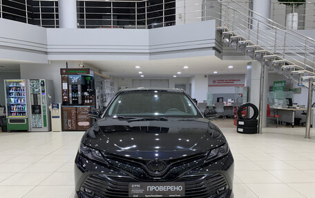 Toyota Camry, 2018 год, 2 600 000 рублей, 2 фотография