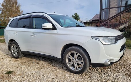 Mitsubishi Outlander III рестайлинг 3, 2013 год, 1 720 000 рублей, 12 фотография