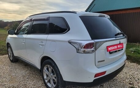 Mitsubishi Outlander III рестайлинг 3, 2013 год, 1 720 000 рублей, 8 фотография