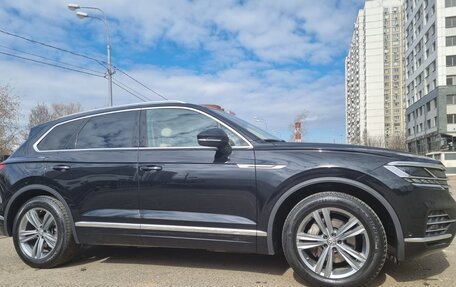 Volkswagen Touareg III, 2019 год, 5 600 000 рублей, 2 фотография