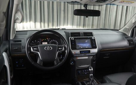 Toyota Land Cruiser Prado 150 рестайлинг 2, 2019 год, 5 949 000 рублей, 6 фотография