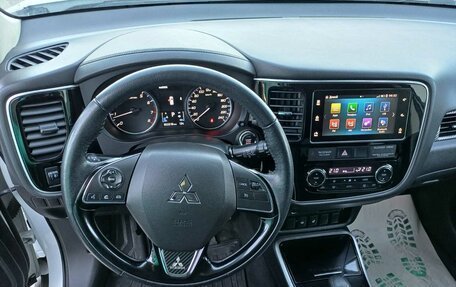 Mitsubishi Outlander III рестайлинг 3, 2018 год, 2 350 000 рублей, 9 фотография