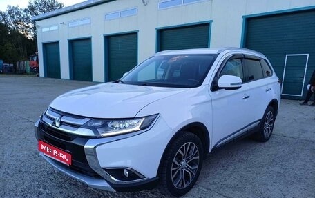 Mitsubishi Outlander III рестайлинг 3, 2018 год, 2 350 000 рублей, 3 фотография