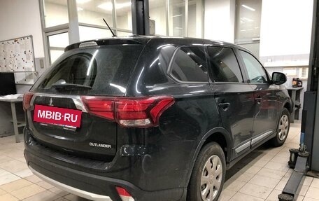 Mitsubishi Outlander III рестайлинг 3, 2016 год, 1 590 000 рублей, 4 фотография