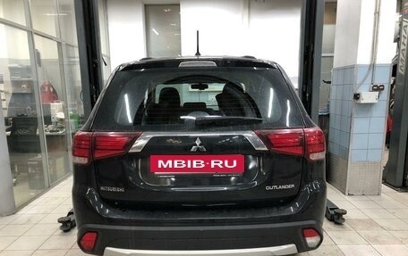 Mitsubishi Outlander III рестайлинг 3, 2016 год, 1 590 000 рублей, 5 фотография