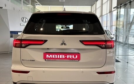 Mitsubishi Outlander, 2023 год, 4 690 000 рублей, 5 фотография