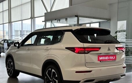 Mitsubishi Outlander, 2023 год, 4 690 000 рублей, 6 фотография