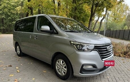 Hyundai H-1 II рестайлинг, 2018 год, 2 500 000 рублей, 3 фотография