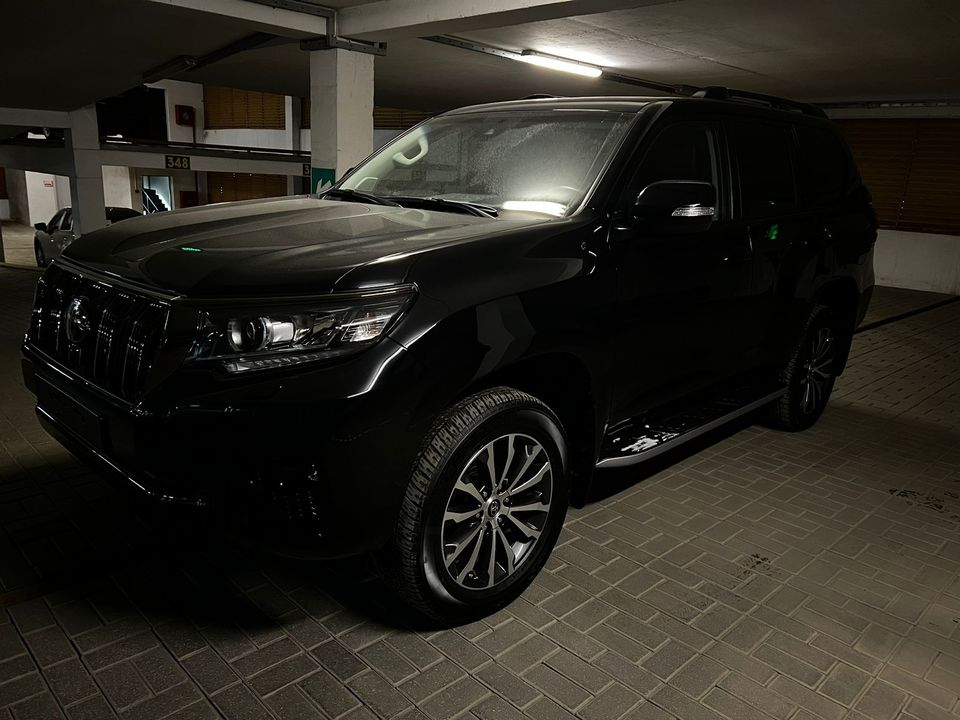 Toyota Land Cruiser Prado 150 рестайлинг 2, 2022 год, 12 000 000 рублей, 1 фотография