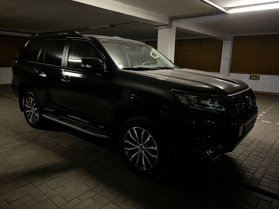 Toyota Land Cruiser Prado 150 рестайлинг 2, 2022 год, 12 000 000 рублей, 18 фотография