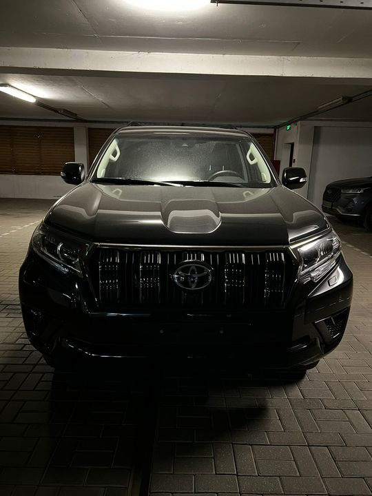 Toyota Land Cruiser Prado 150 рестайлинг 2, 2022 год, 12 000 000 рублей, 2 фотография