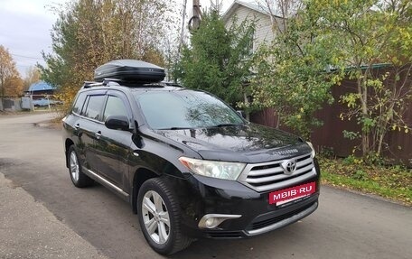 Toyota Highlander III, 2013 год, 2 300 000 рублей, 2 фотография