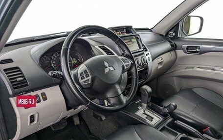 Mitsubishi Pajero Sport II рестайлинг, 2015 год, 2 500 000 рублей, 15 фотография