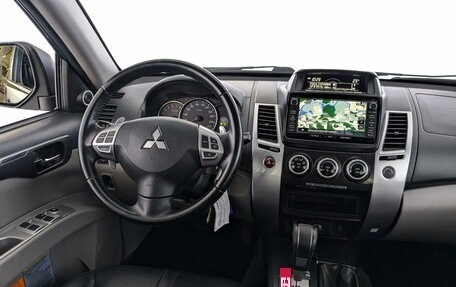 Mitsubishi Pajero Sport II рестайлинг, 2015 год, 2 500 000 рублей, 25 фотография