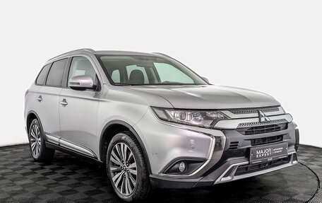 Mitsubishi Outlander III рестайлинг 3, 2019 год, 2 350 000 рублей, 3 фотография