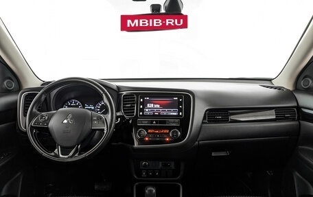 Mitsubishi Outlander III рестайлинг 3, 2019 год, 2 350 000 рублей, 14 фотография