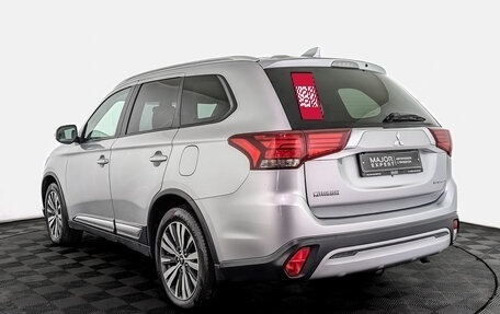 Mitsubishi Outlander III рестайлинг 3, 2019 год, 2 350 000 рублей, 7 фотография